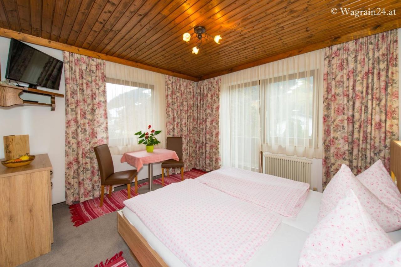 Pension Montana Wagrain Exterior photo
